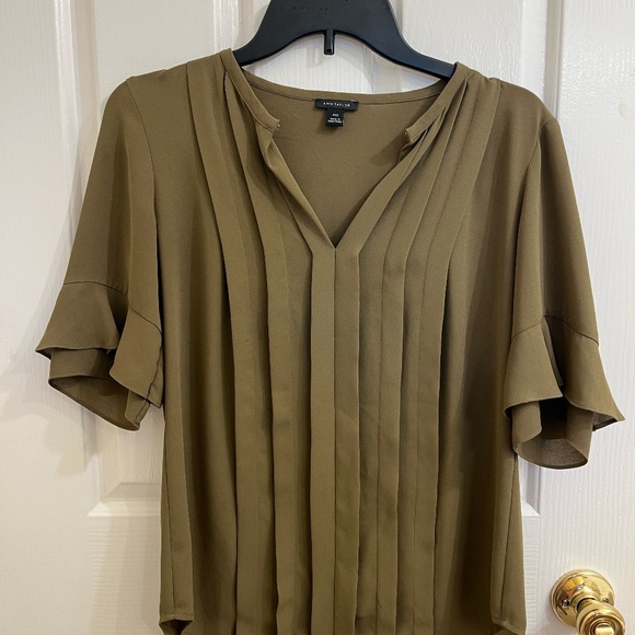 Ann Taylor Tops - Ann Taylor women's green pleated v-neck blouse with tiered ruffle sleeves